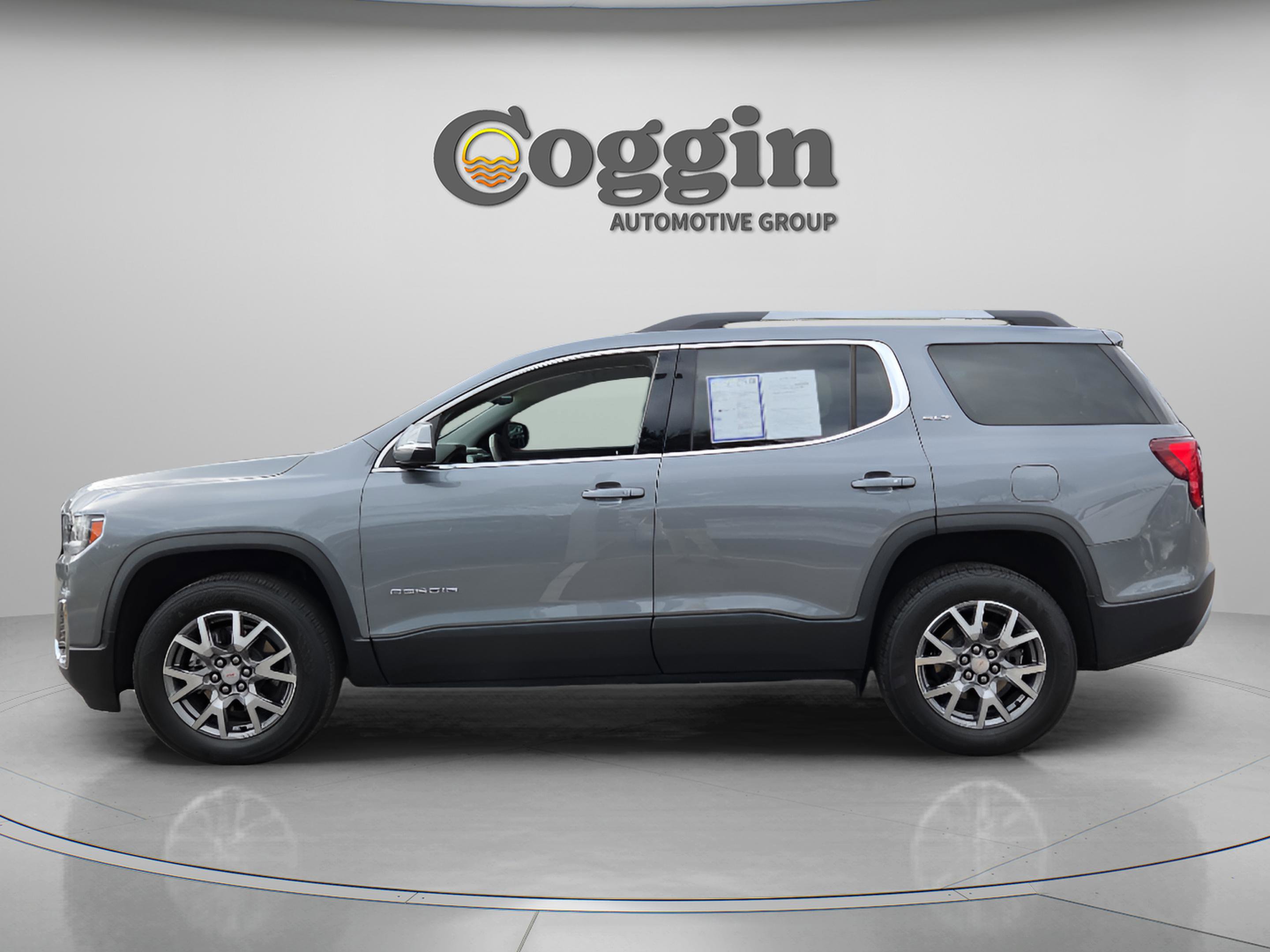 Used 2022 GMC Acadia SLT w/ Technology Package image 3