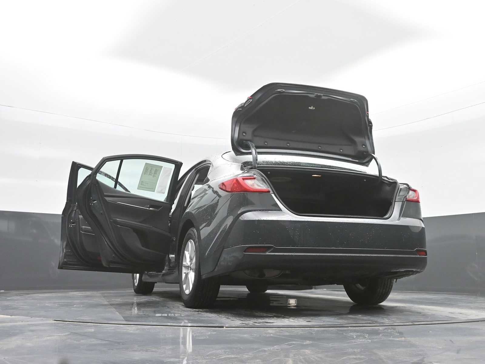 Used 2025 Toyota Camry LE image 43