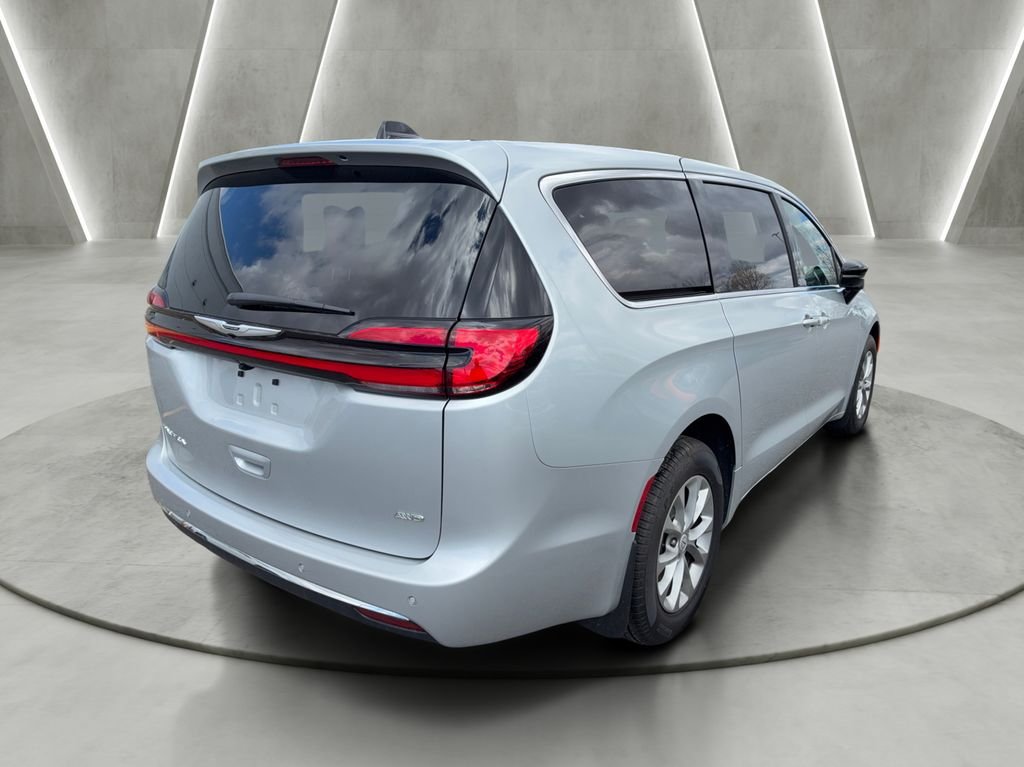 New 2026 Chrysler Pacifica Select AWD/4WD image 7