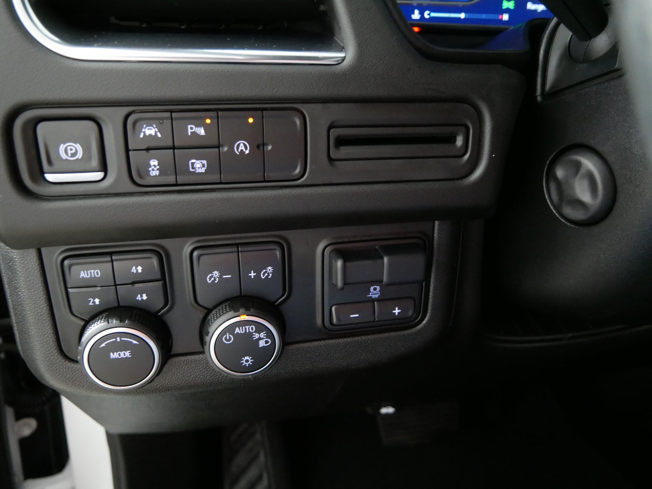 Used 2024 Chevrolet Suburban RST w/ Luxury Package AWD/4WD image 26