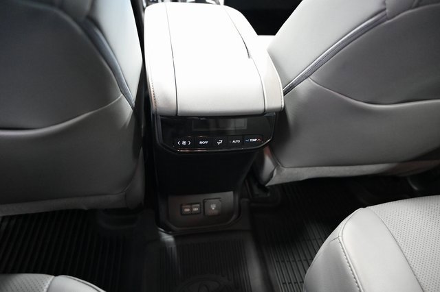 Used 2023 Toyota Highlander Limited image 28