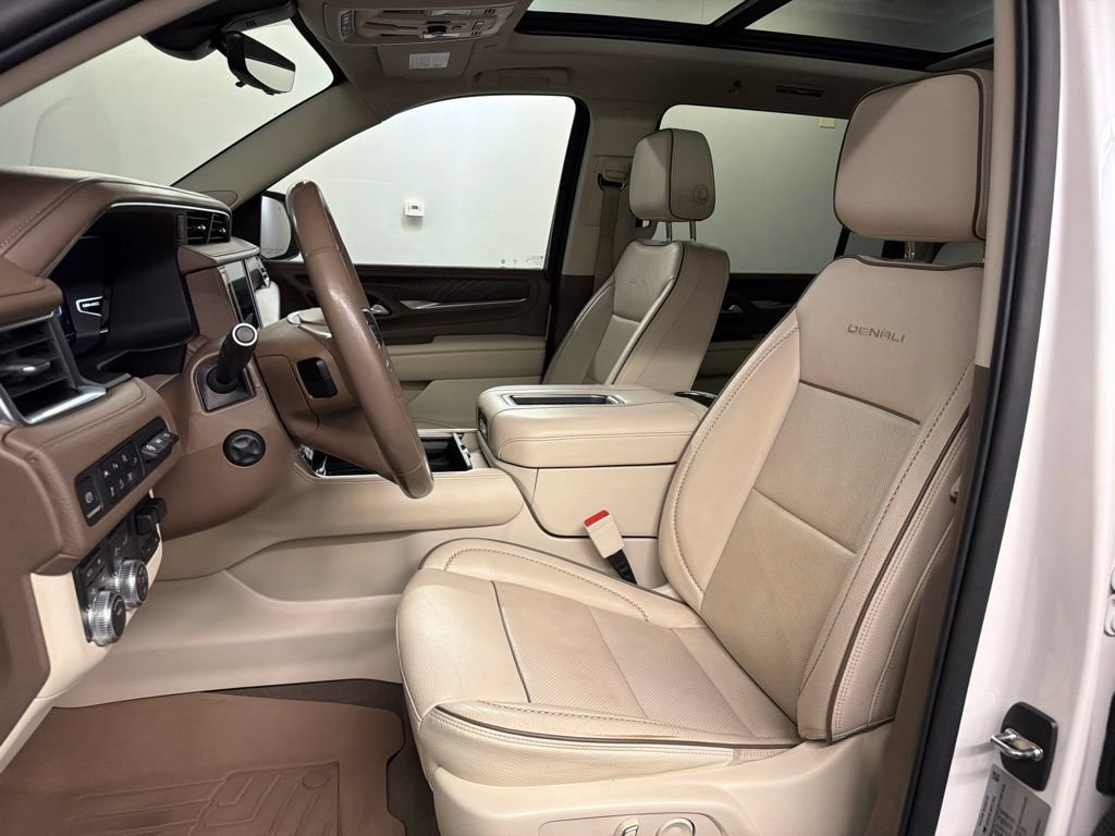 Used 2022 GMC Yukon XL Denali w/ Denali Premium Package AWD/4WD image 26