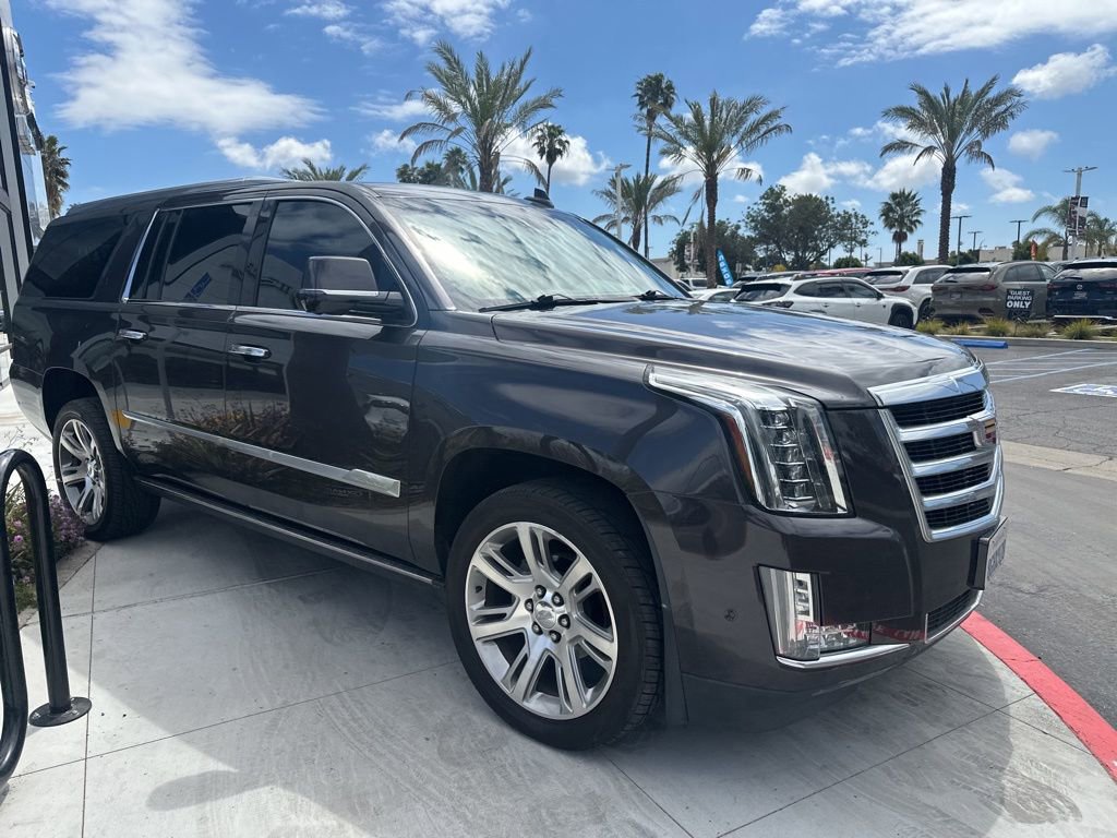 Used 2018 Cadillac Escalade ESV Premium Luxury image 26