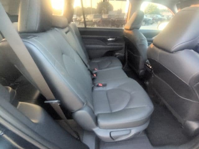 Used 2026 Toyota Grand Highlander FWD image 5