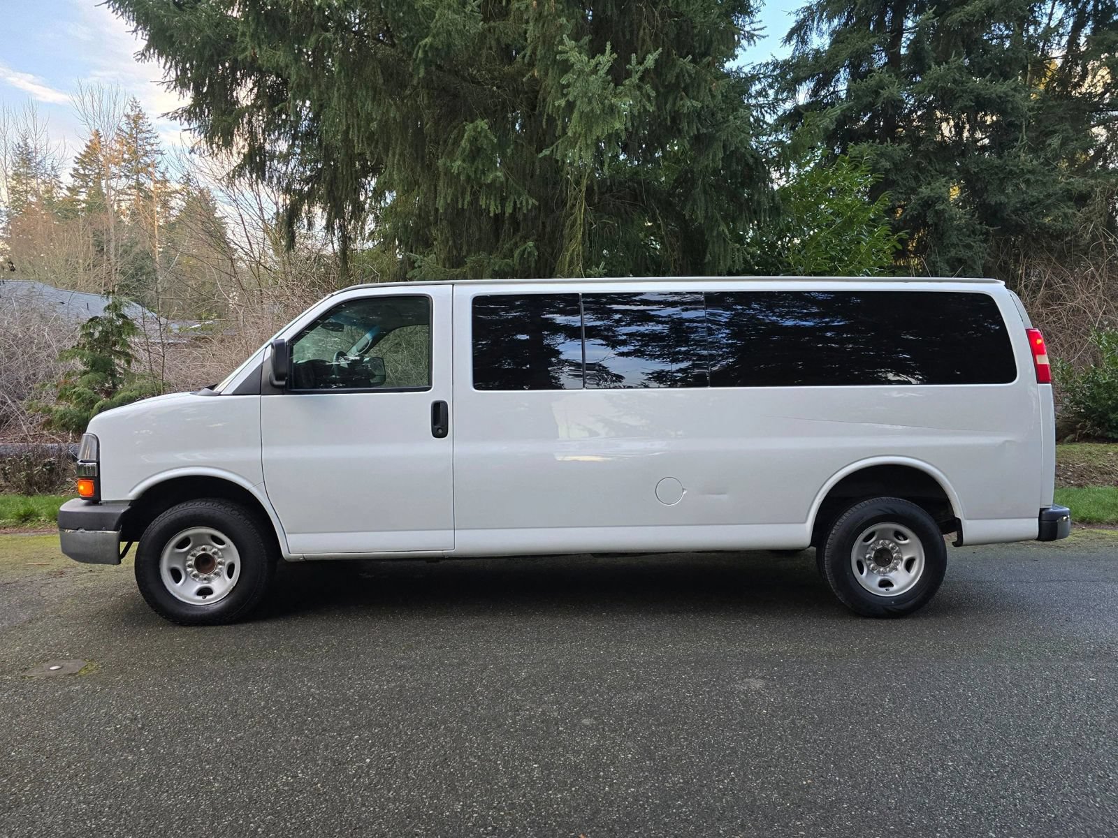 Used 2015 Chevrolet Express 3500 LT w/ LT Preferred Equipment Group RWD image 2