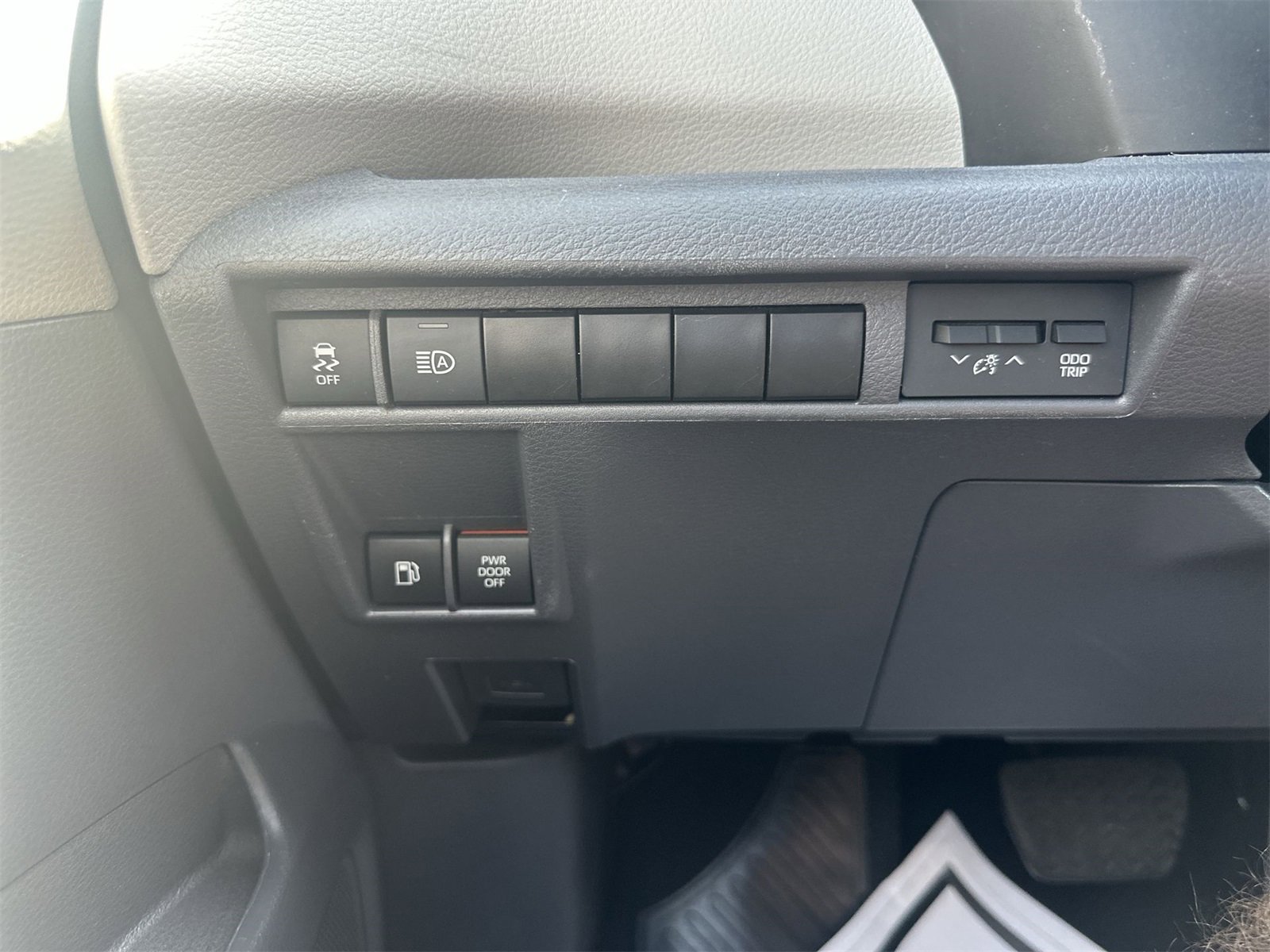 Used 2024 Toyota Sienna XLE image 16