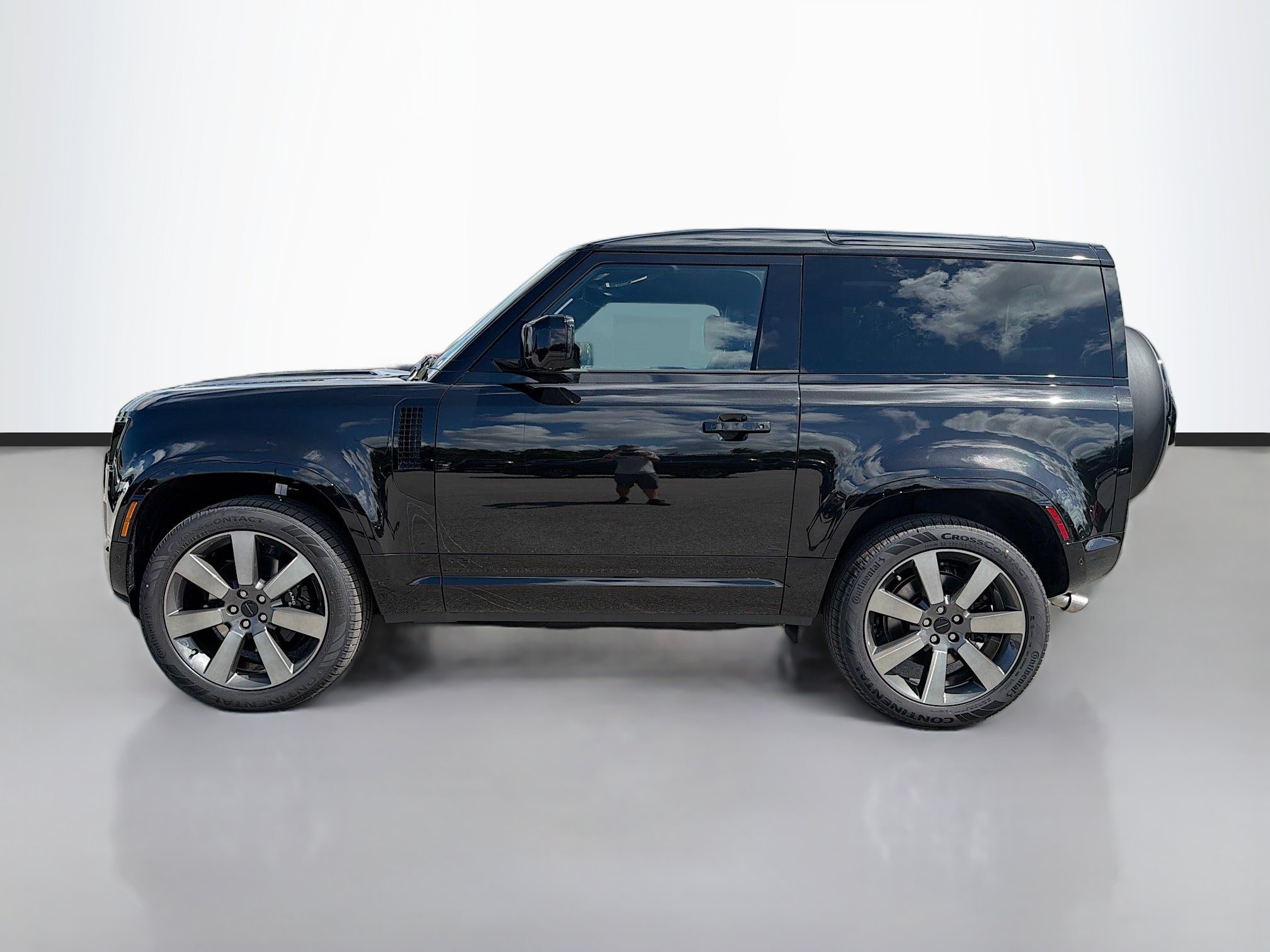 New 2026 Land Rover Defender 90 V8 AWD/4WD image 2