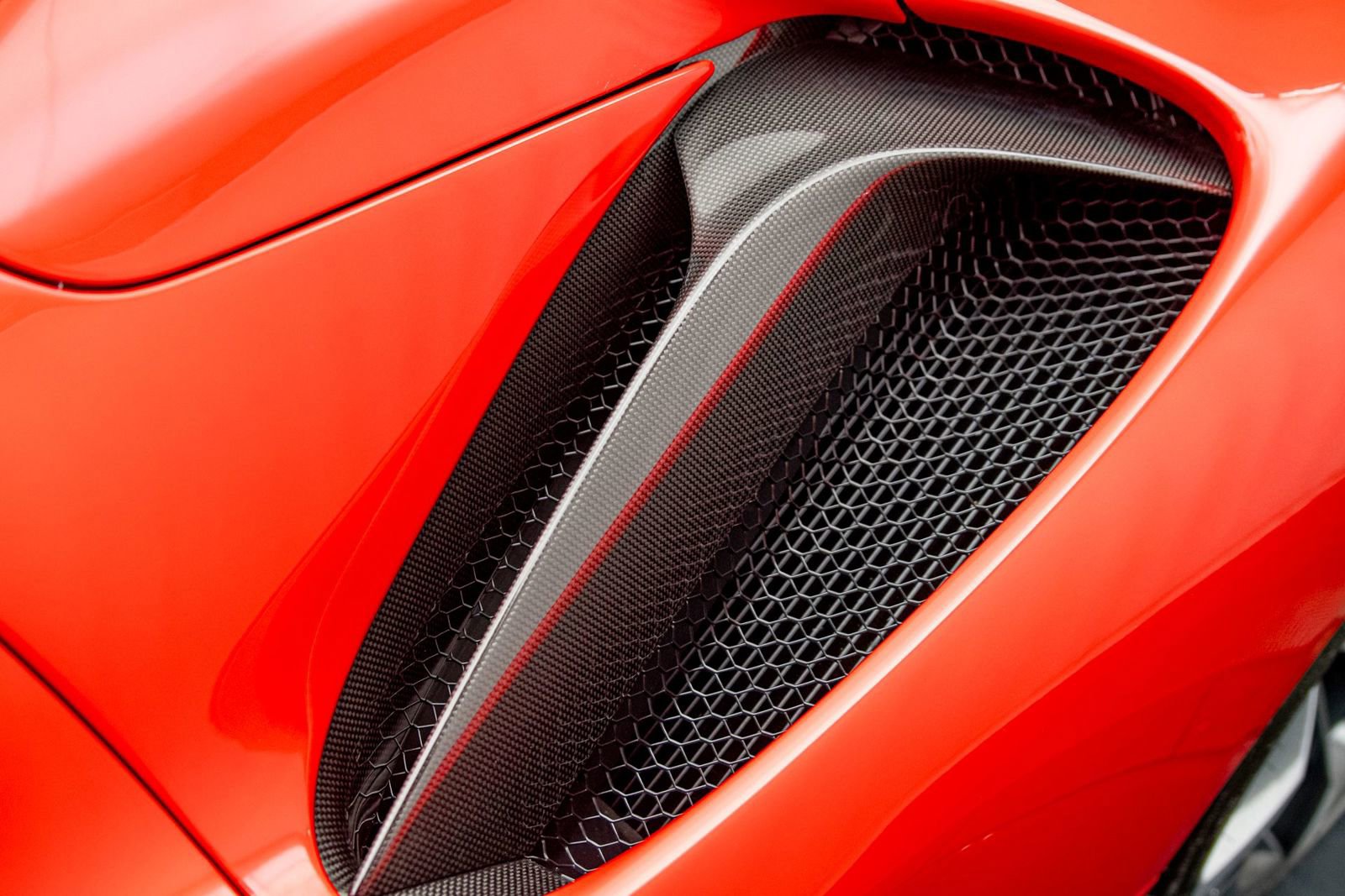 Used 2022 Ferrari SF90 Spider image 43