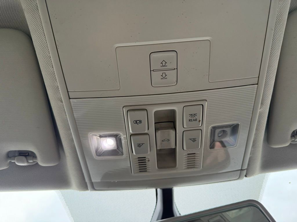 Used 2020 Volkswagen Tiguan SE w/ Panoramic Sunroof Package image 14