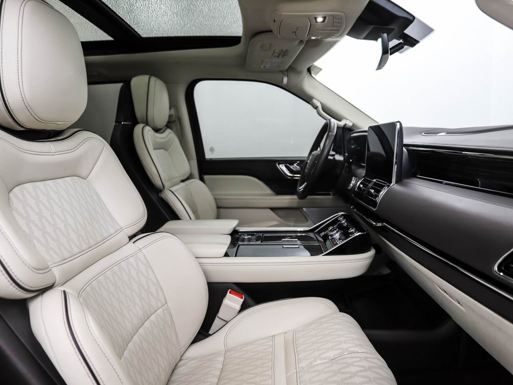 Used 2021 Lincoln Navigator Black Label image 32