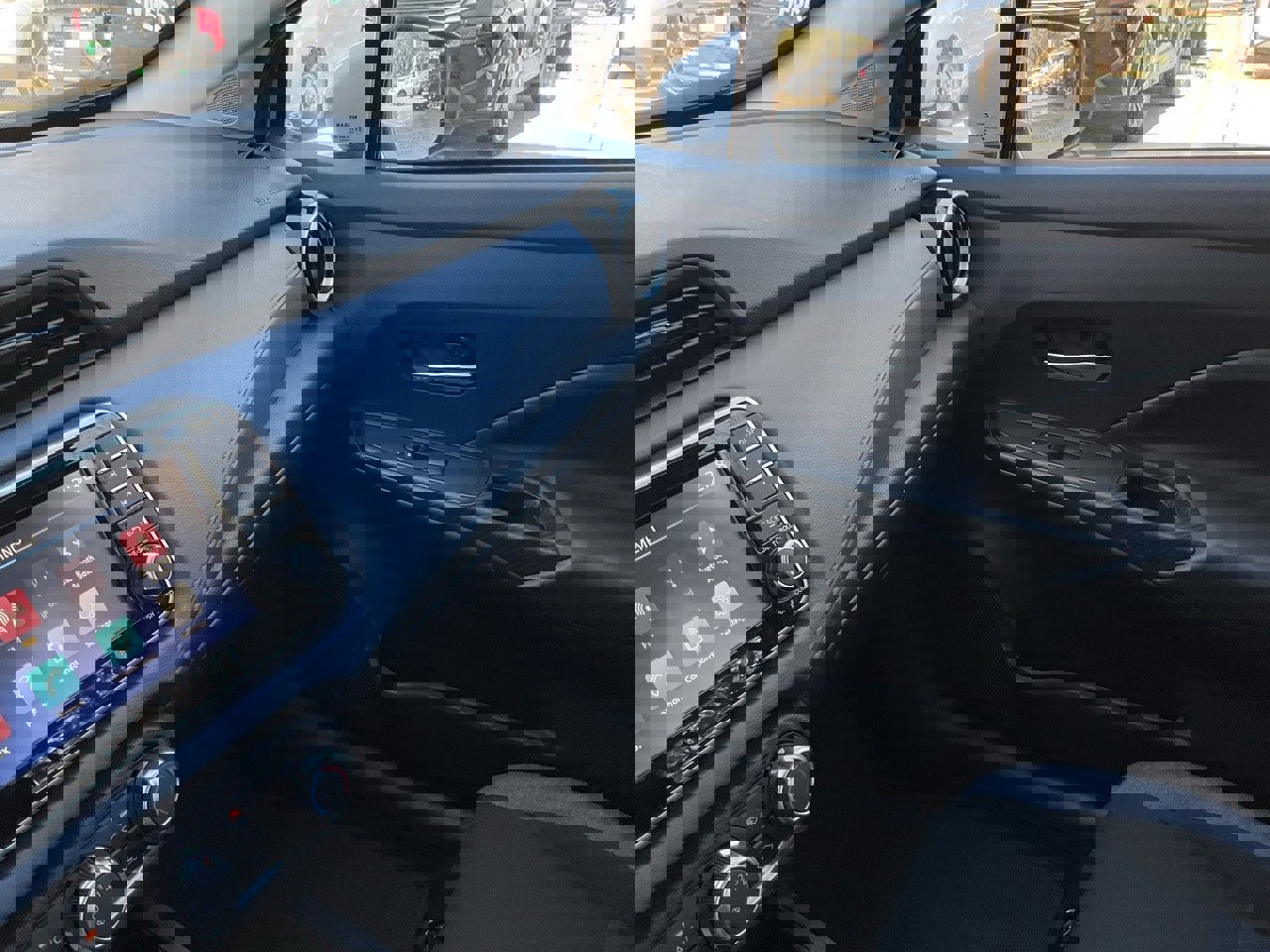 Used 2025 Nissan Versa SV image 34