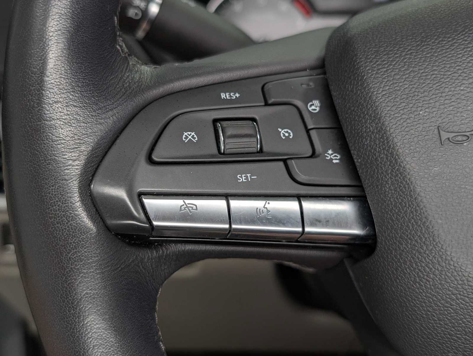 Used 2023 Cadillac XT4 Luxury w/ Cold Weather Package AWD/4WD image 35