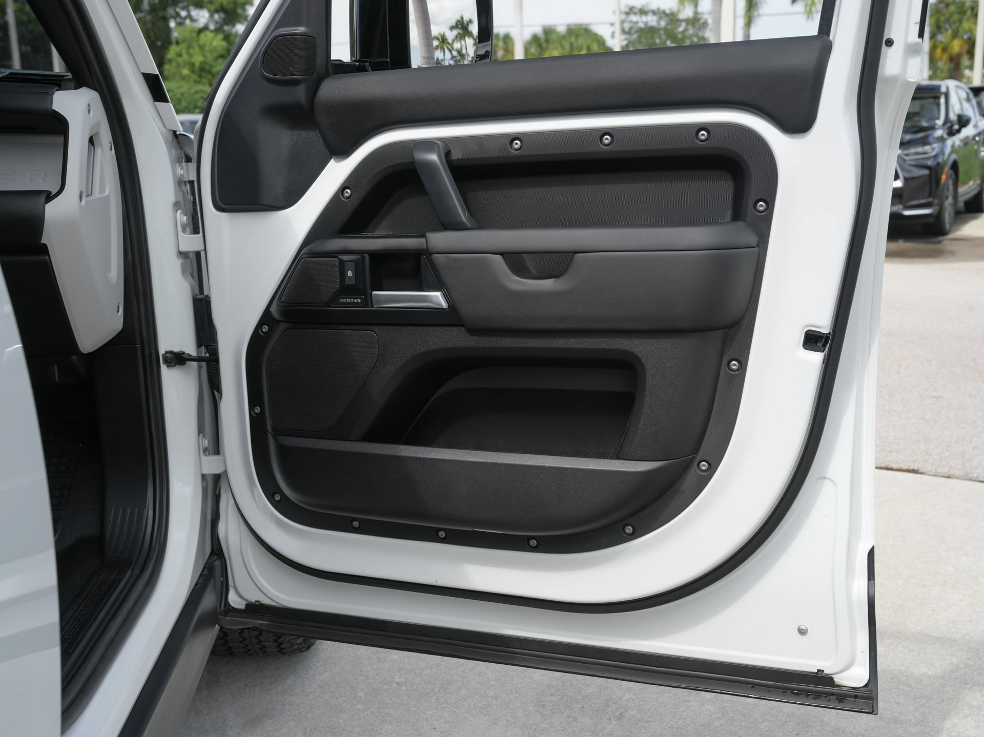 Used 2025 Land Rover Defender 110 S AWD/4WD image 38