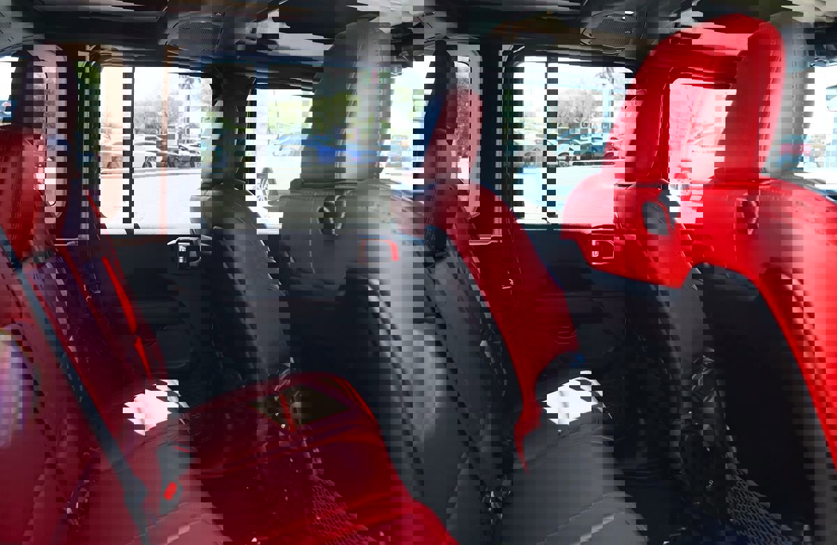 Used 2024 Jeep Wrangler Unlimited Rubicon 392 image 33