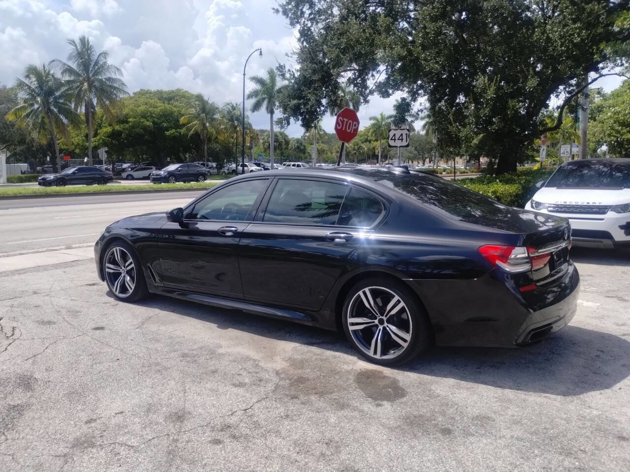Used 2016 BMW 750i image 10