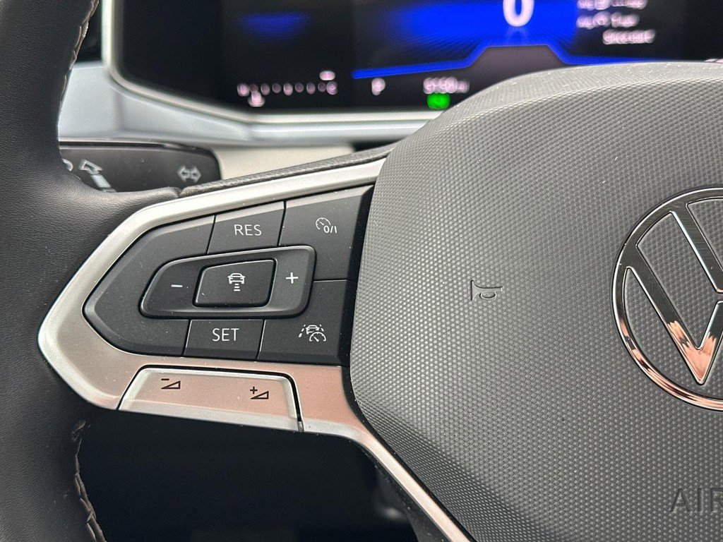 Used 2025 Volkswagen Taos SE image 23