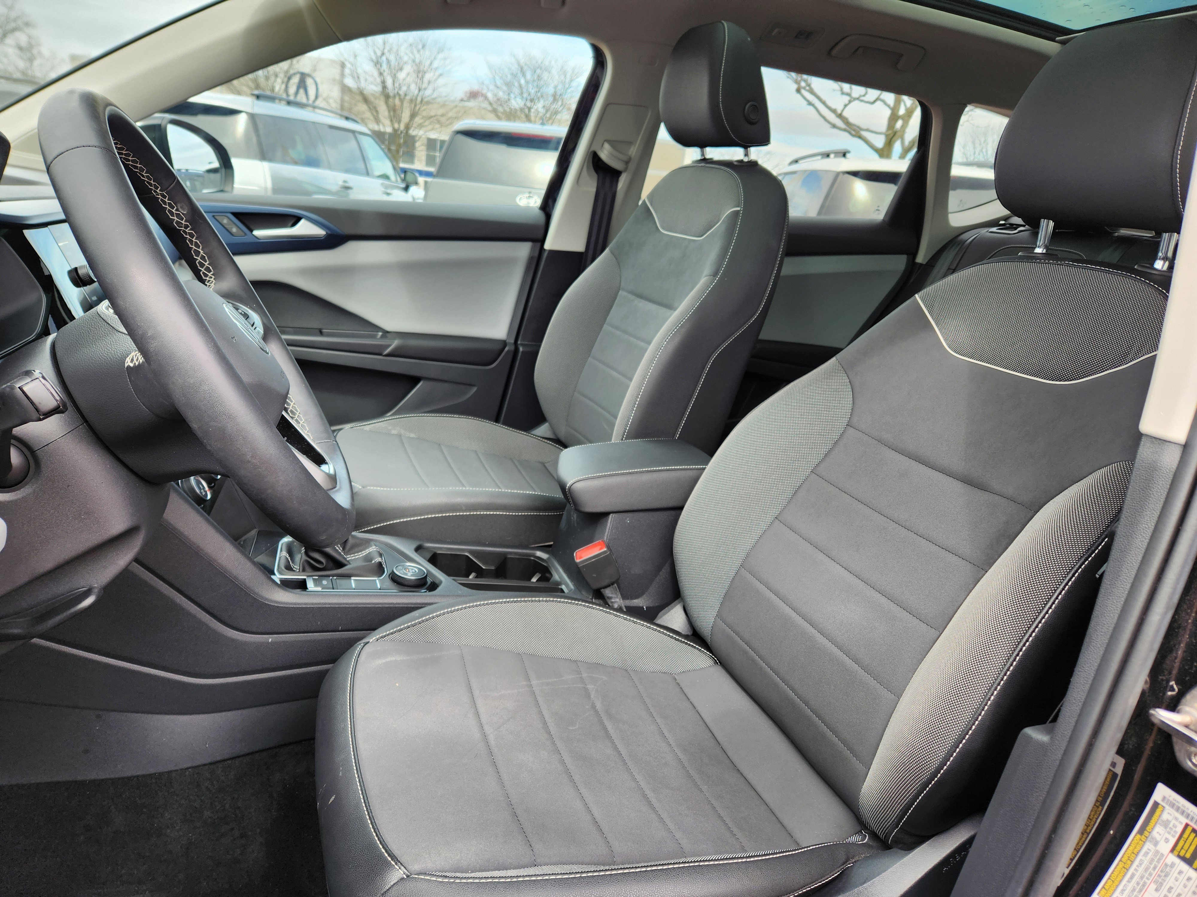 Used 2023 Volkswagen Taos SE w/ Panoramic Sunroof Package image 10