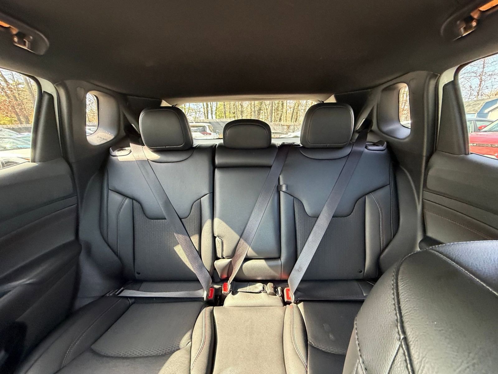 Used 2025 Jeep Compass Trailhawk image 37