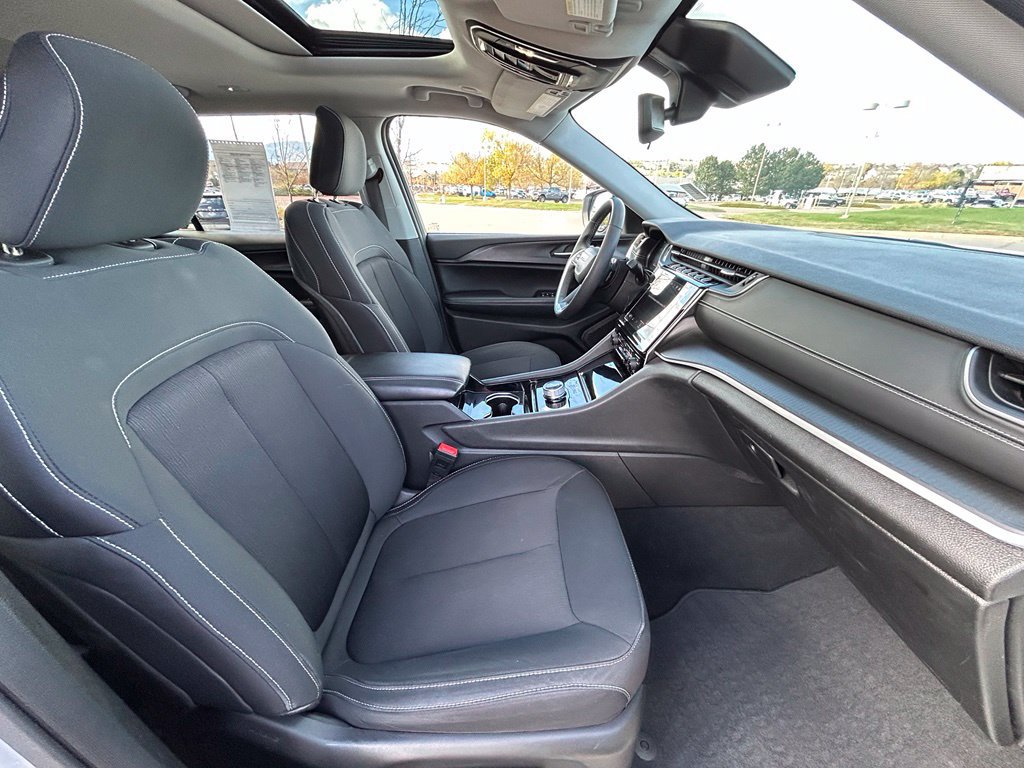 Used 2023 Jeep Grand Cherokee L Laredo w/ Luxury Tech Group I AWD/4WD image 31