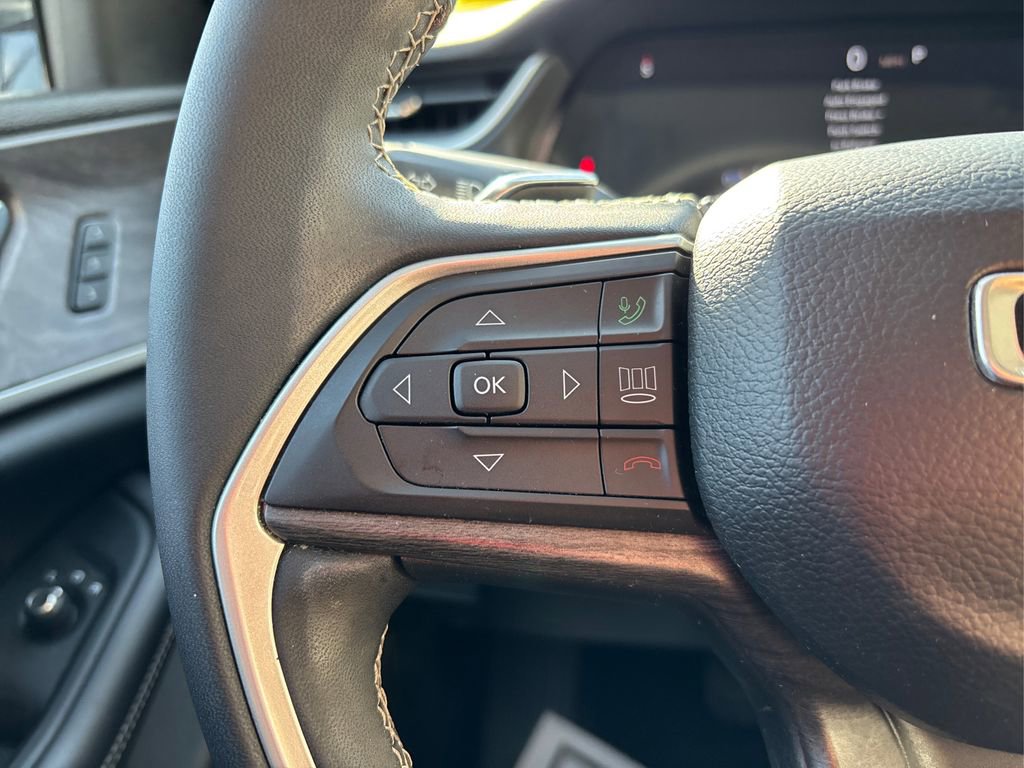 Used 2023 Jeep Grand Cherokee Limited w/ Luxury Tech Group II image 41