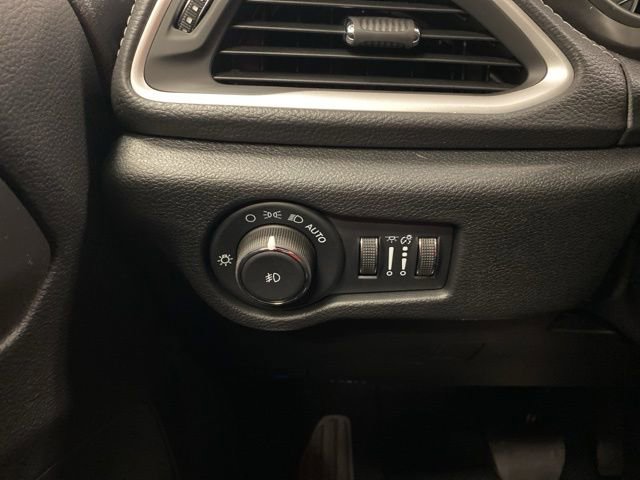 New 2026 Chrysler Pacifica Select image 16