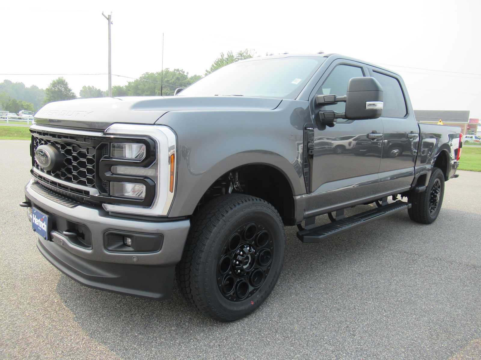 New 2026 Ford F250 Lariat w/ Black Appearance Package