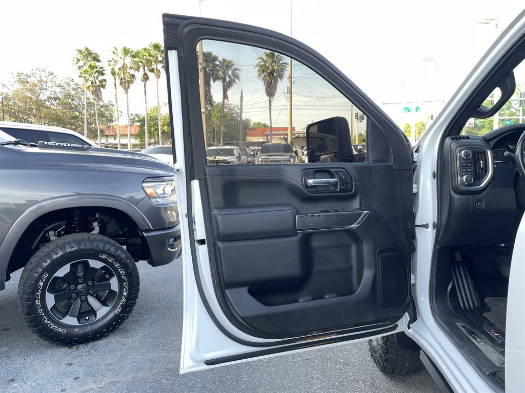 Used 2022 GMC Sierra 2500 AT4 image 39