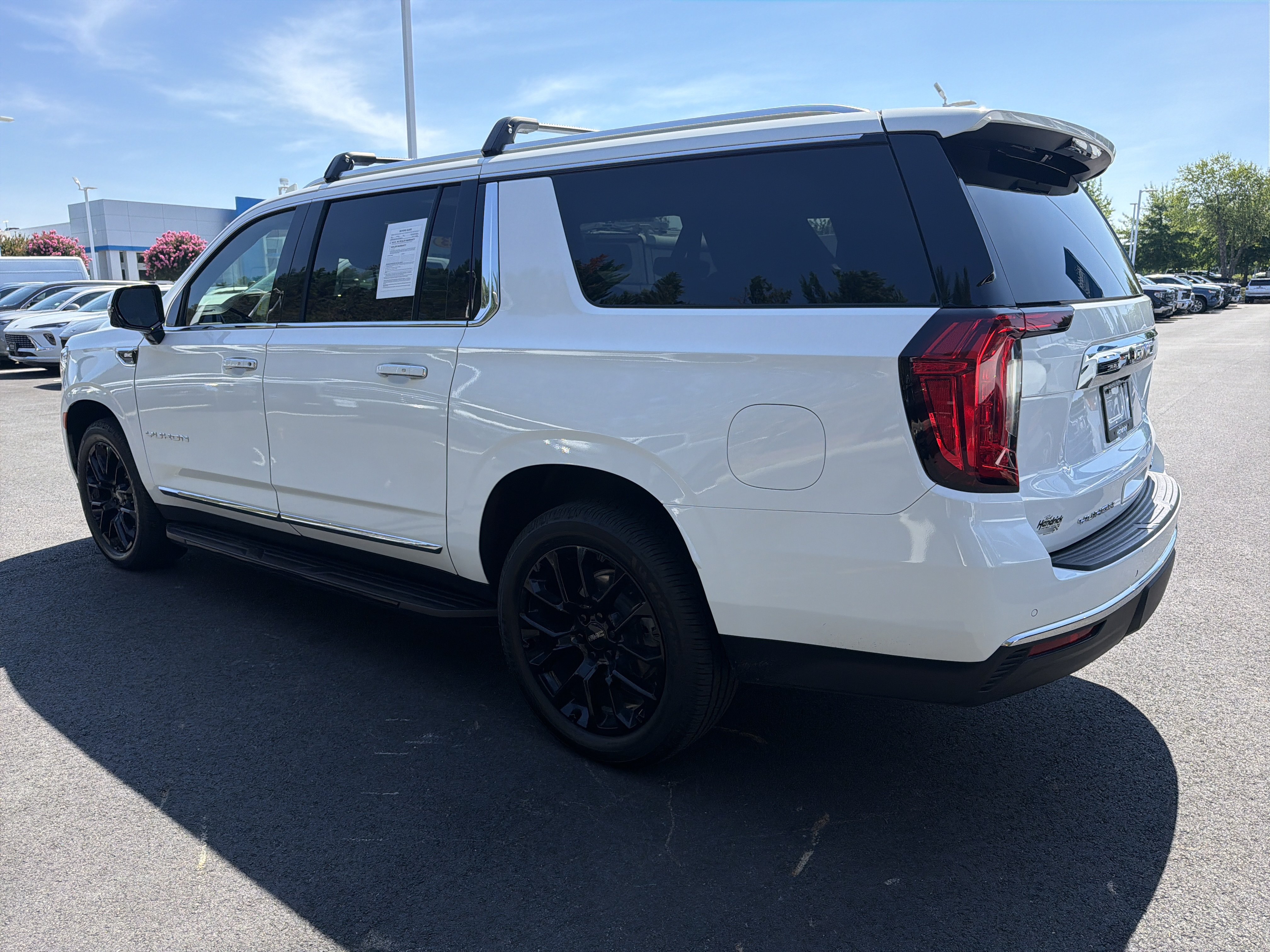 Used 2023 GMC Yukon XL SLT w/ SLT Luxury Package AWD/4WD image 8