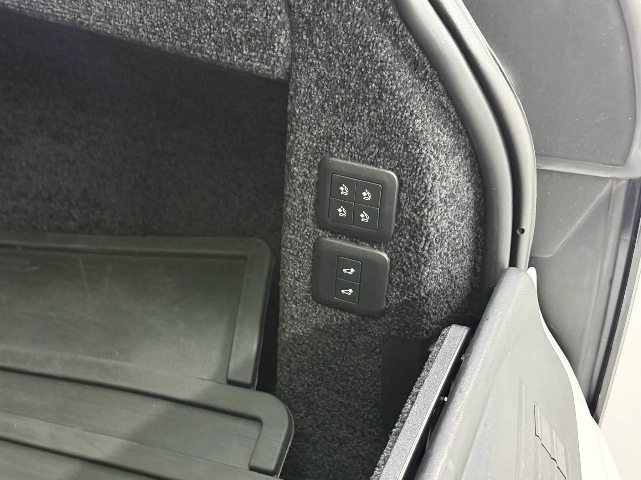 Used 2018 Land Rover Range Rover HSE image 41