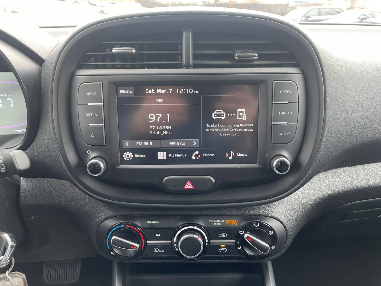 Used 2025 Kia Soul LX w/ LX Technology Package image 17