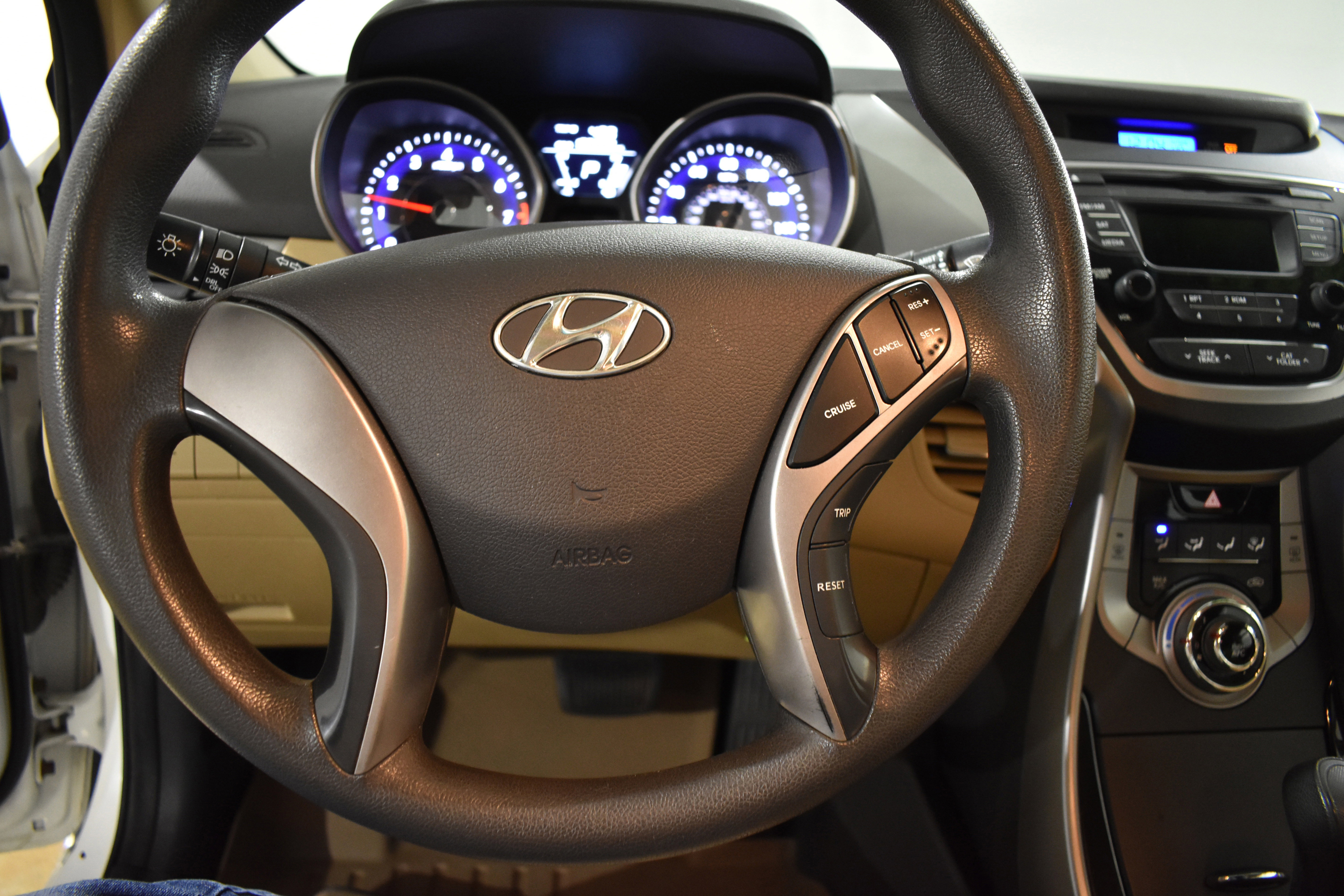 Used 2013 Hyundai Elantra GLS image 16