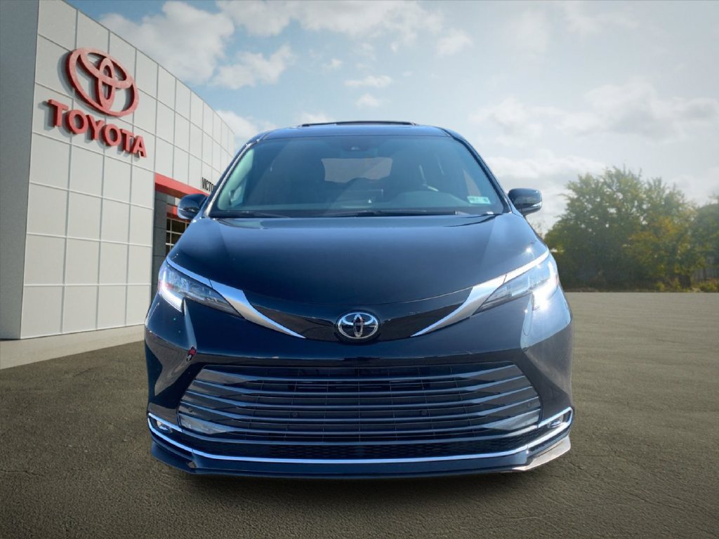 New 2026 Toyota Sienna Limited FWD image 8