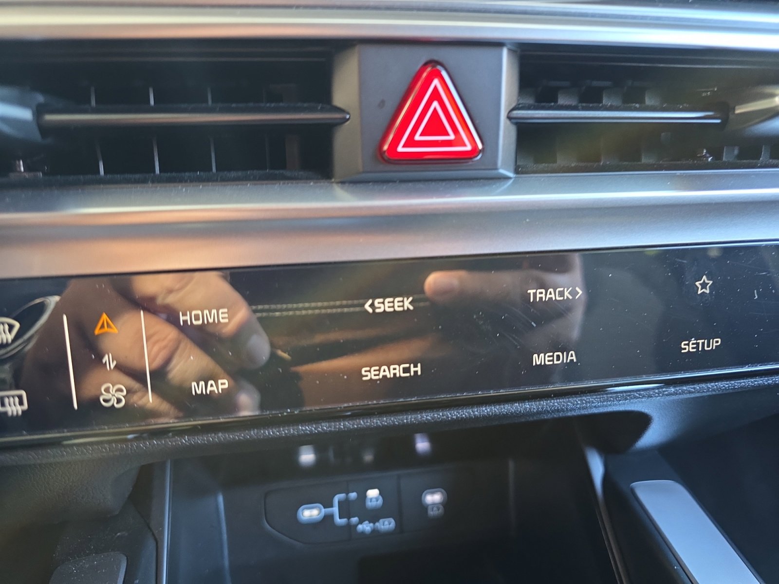 Certified 2025 Kia Sorento LX image 15