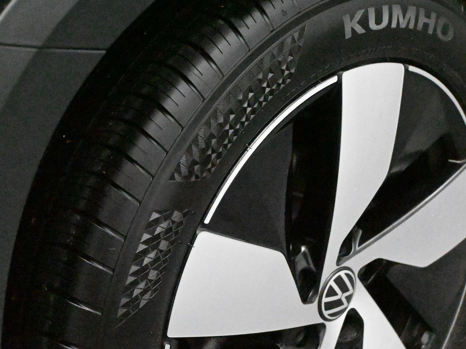 Certified 2025 Volkswagen Taos S w/ Taos Adventure Package (SXB) AWD/4WD image 14