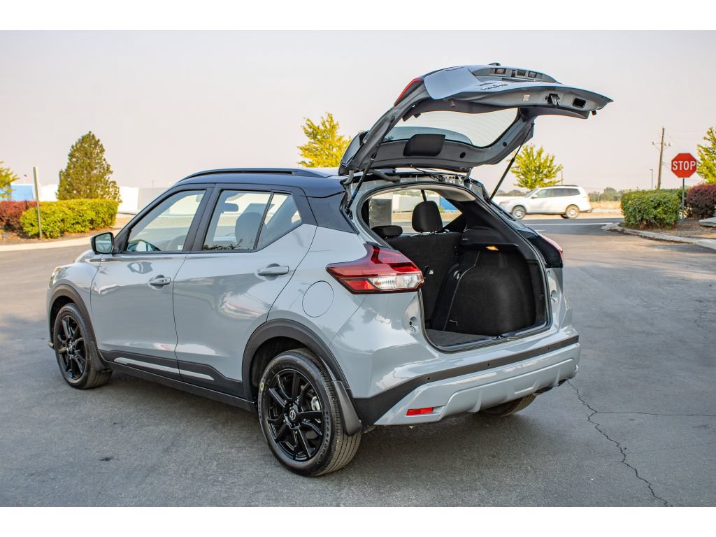 Used 2024 Nissan Kicks SR FWD image 9