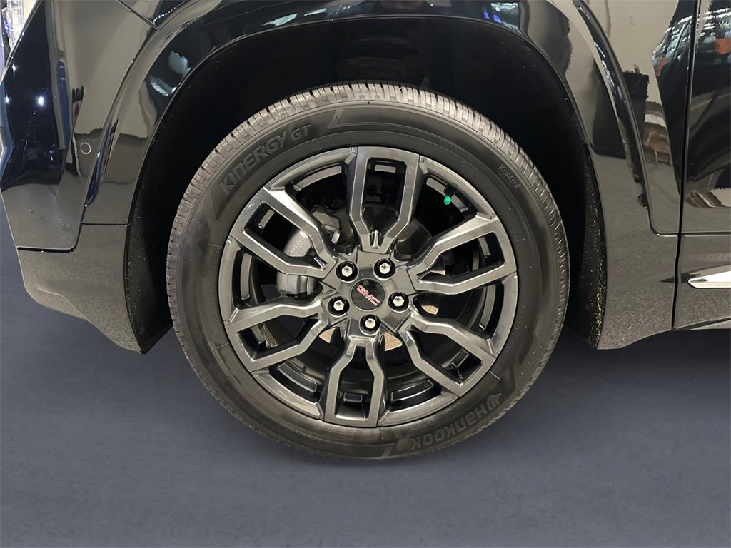 Used 2024 GMC Terrain Denali w/ Black Diamond Edition image 8