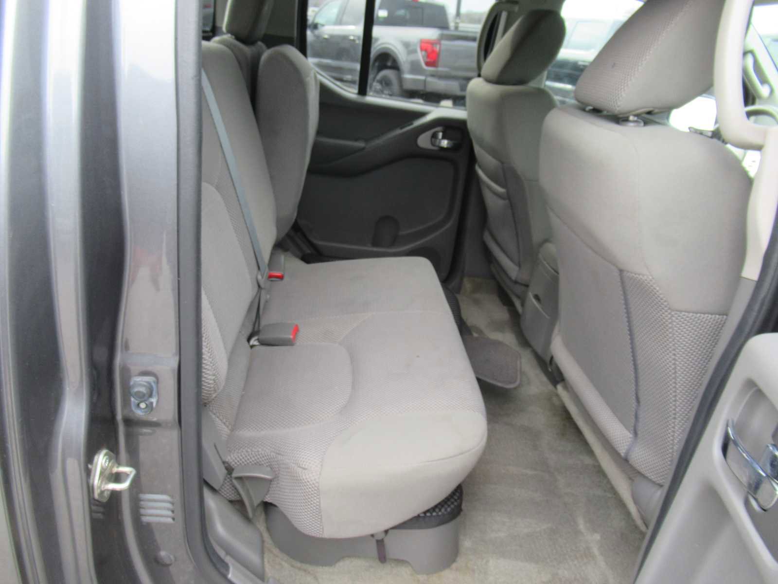 Used 2016 Nissan Frontier SV AWD/4WD image 16