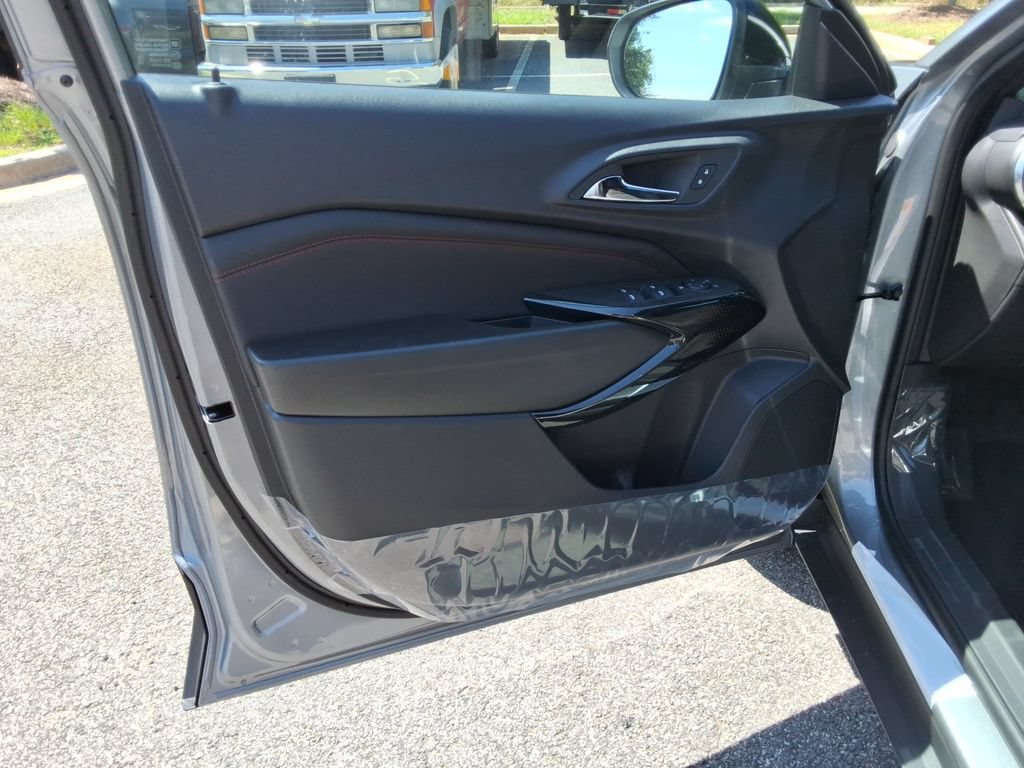 New 2026 Chevrolet Trax RS w/ Sunroof Package FWD image 19