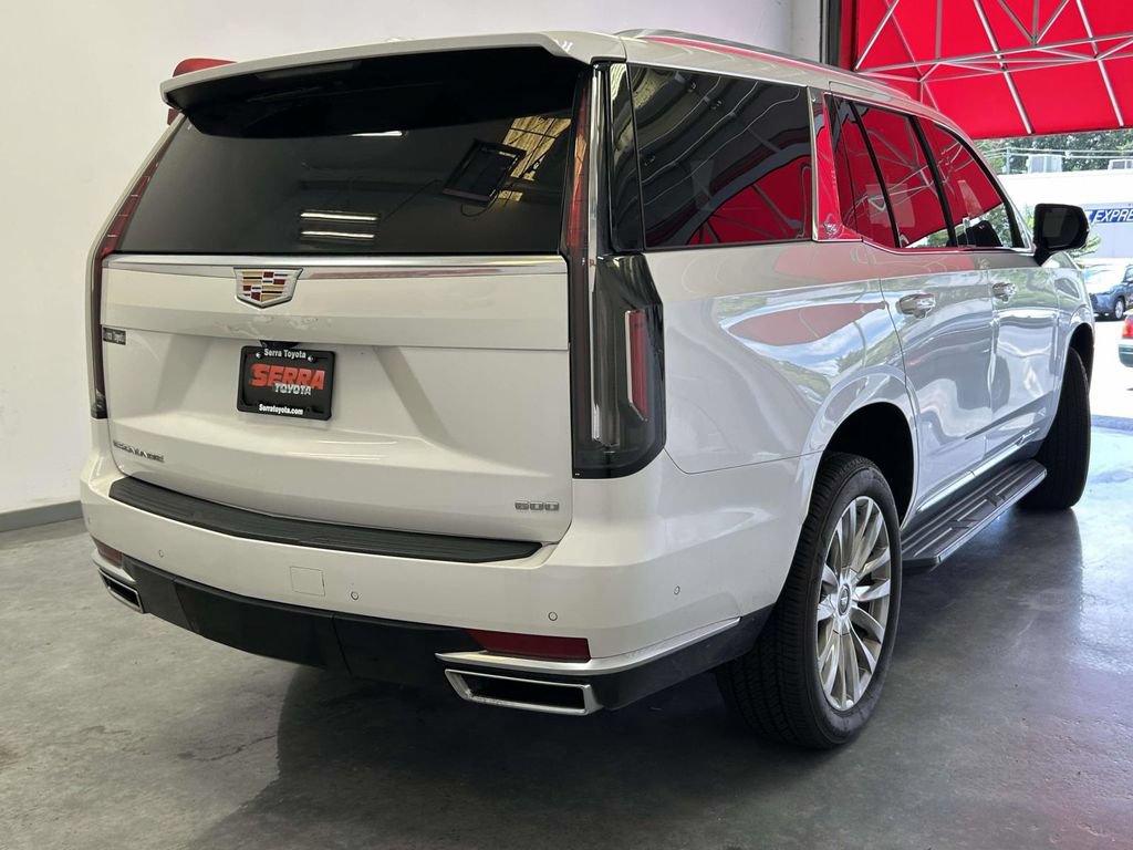 Used 2023 Cadillac Escalade Premium Luxury AWD/4WD image 3