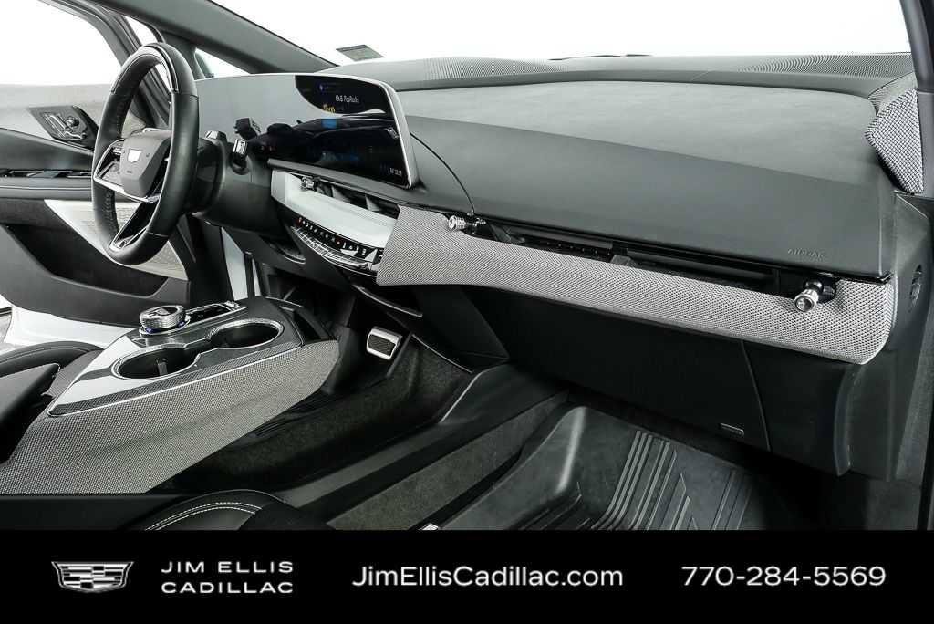 Certified 2025 Cadillac Optiq Luxury 2 w/ LPO, Floor Liner Package AWD/4WD image 23