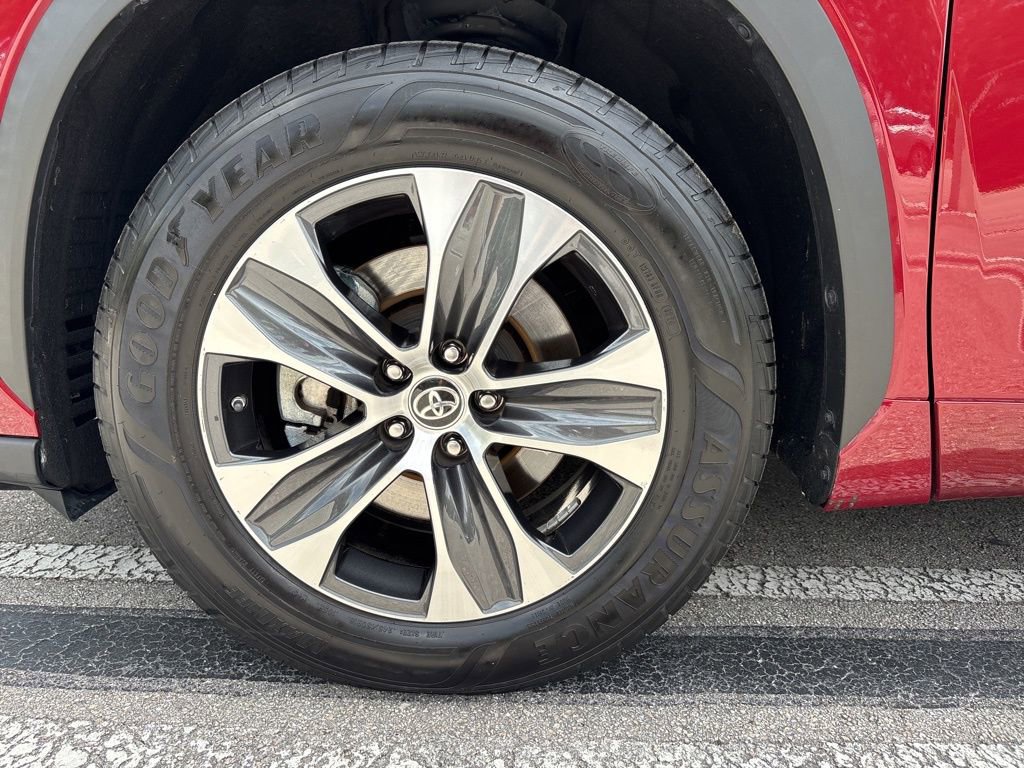 Used 2020 Toyota Highlander XLE FWD image 7