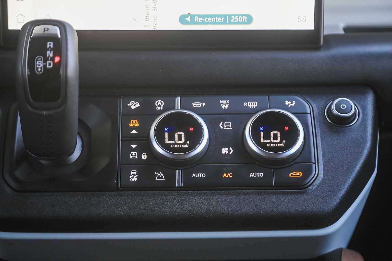 Used 2024 Land Rover Defender 110 SE image 10