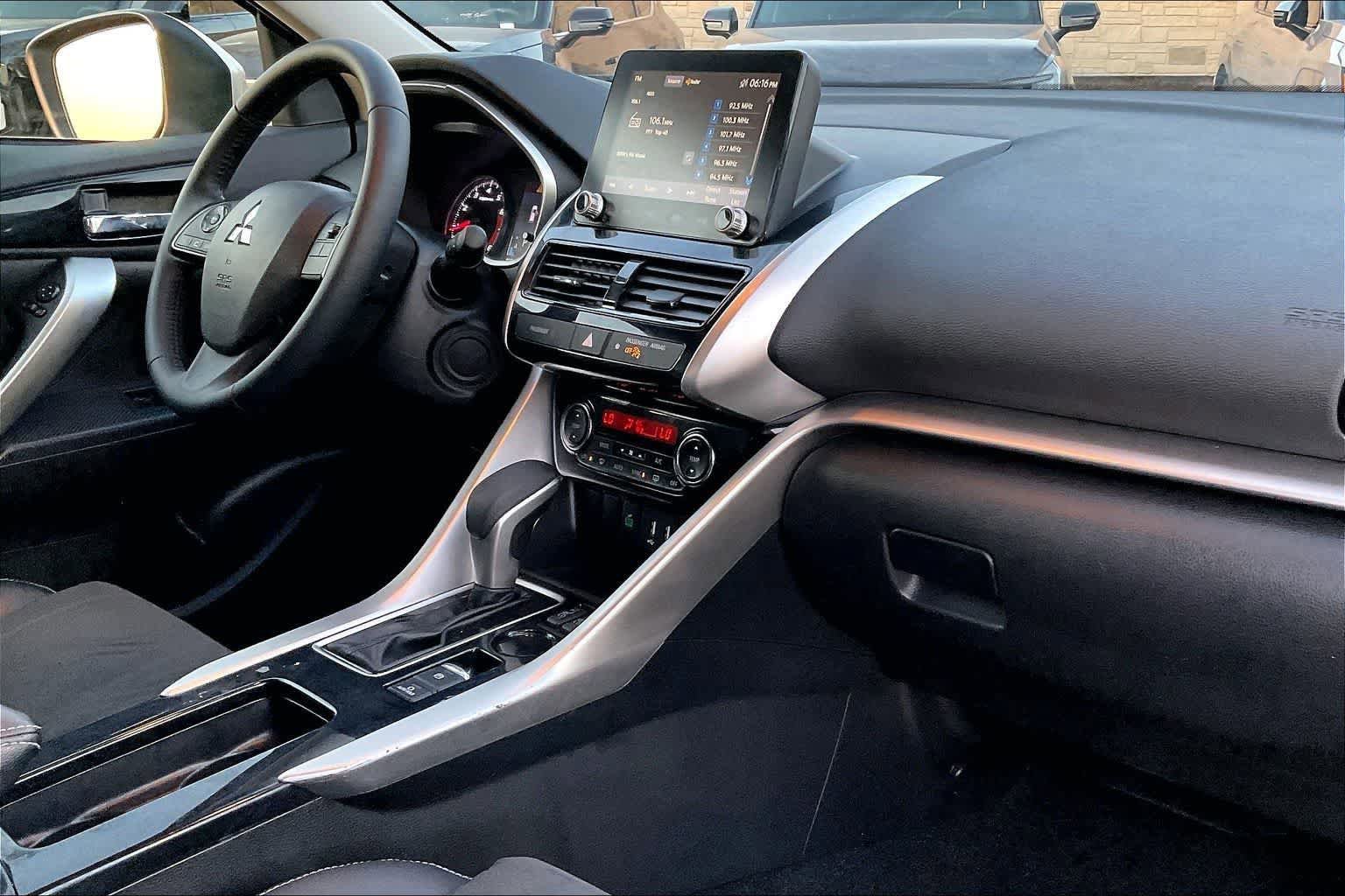 Used 2022 Mitsubishi Eclipse Cross SE FWD image 23