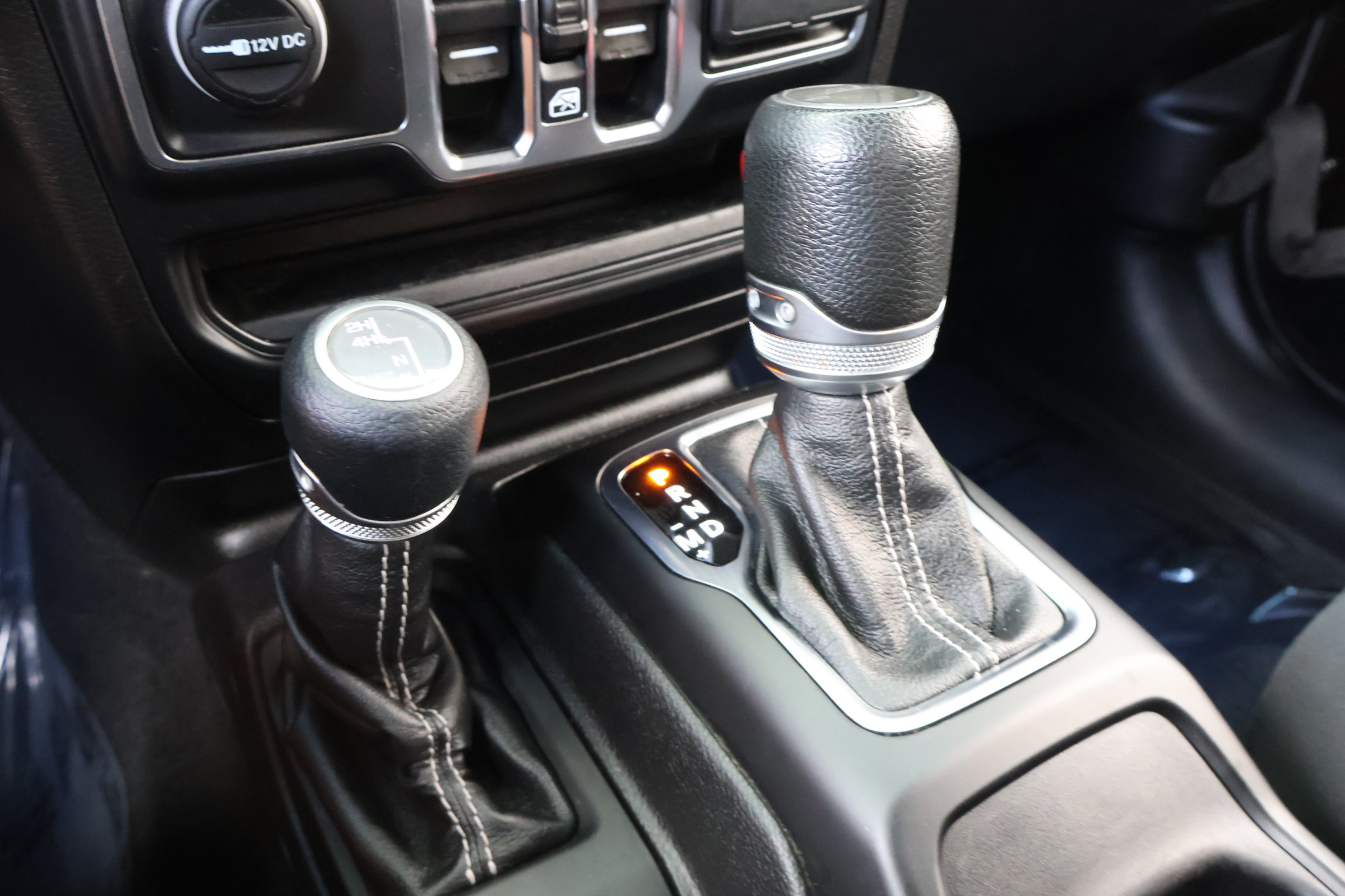 Used 2020 Jeep Gladiator Overland AWD/4WD image 27