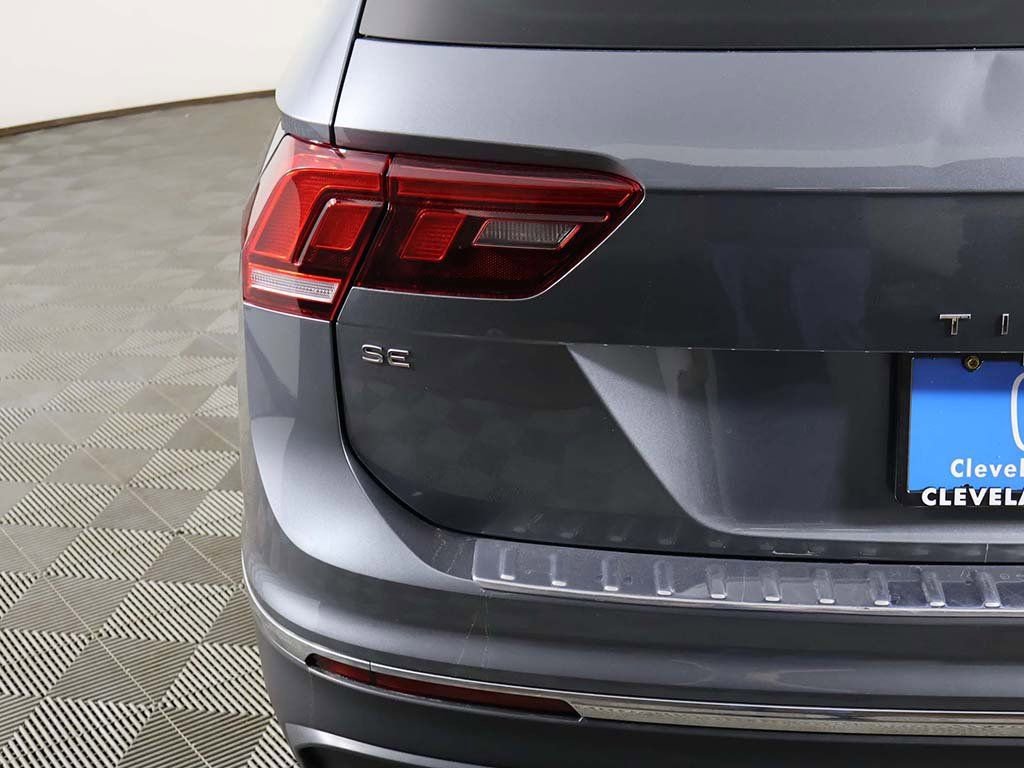 Used 2023 Volkswagen Tiguan SE w/ Panoramic Sunroof Package image 16