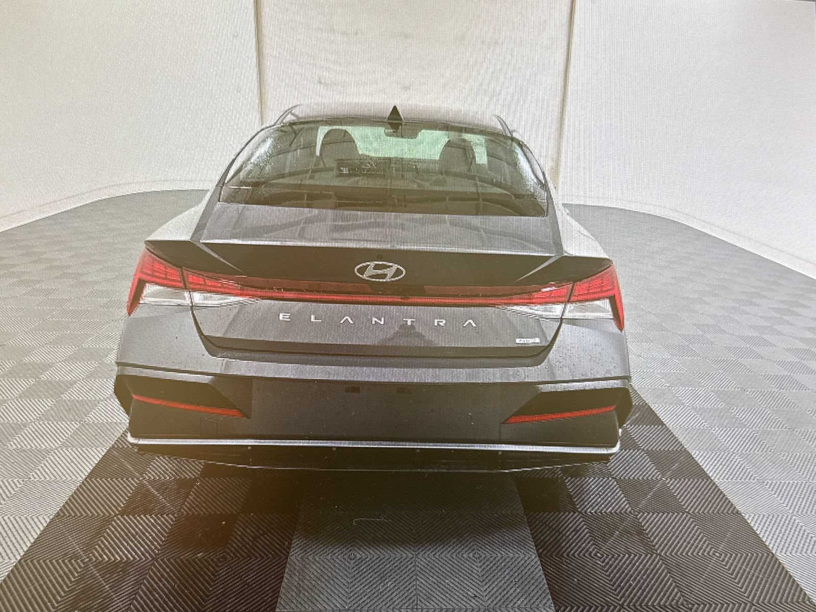 Used 2026 Hyundai Elantra Limited FWD image 16