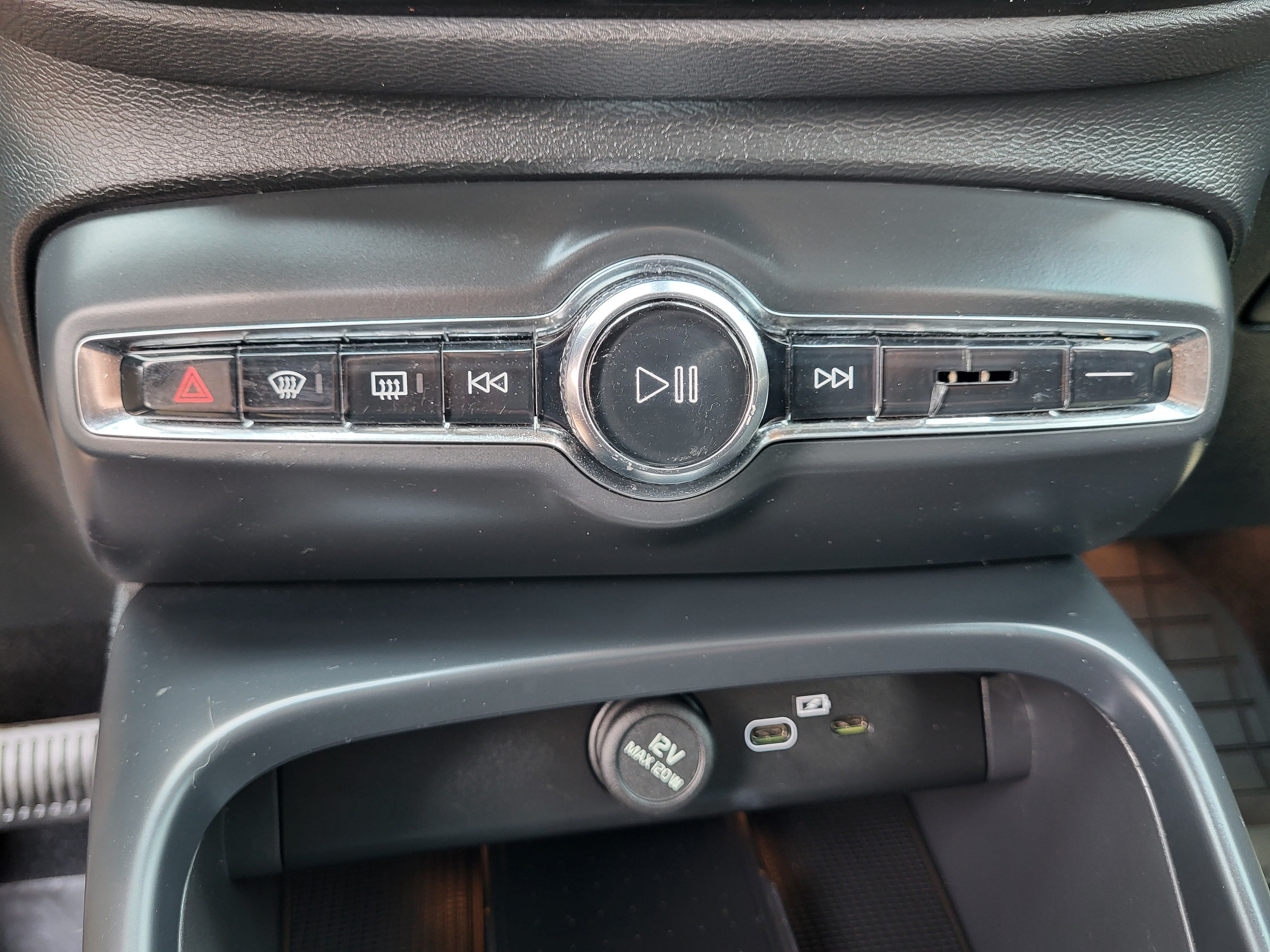 Certified 2023 Volvo XC40 Recharge Ultimate w/ Protection Package Premier AWD/4WD image 18