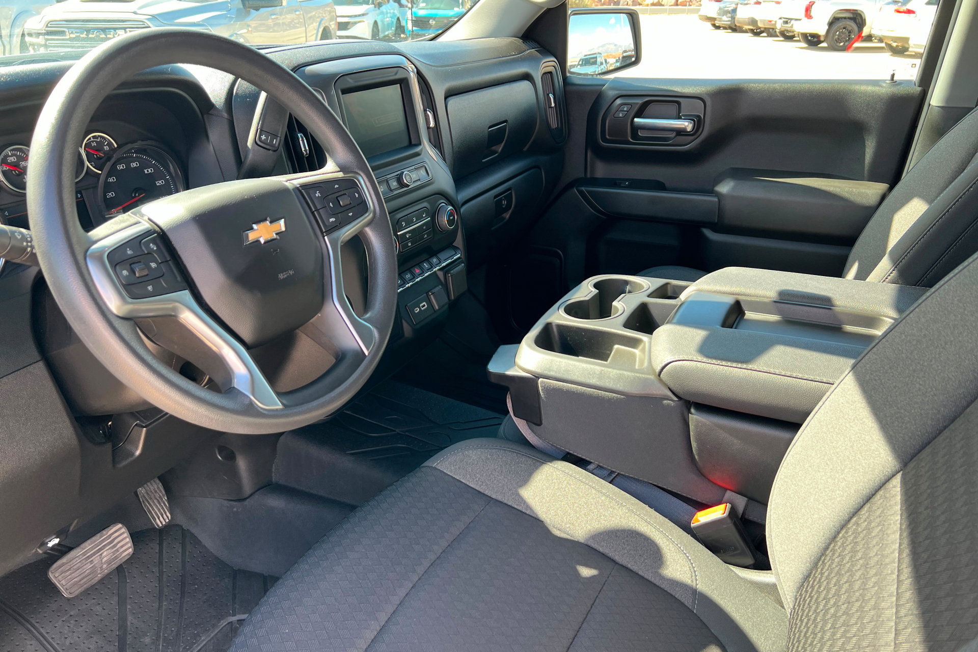 Used 2022 Chevrolet Silverado 1500 W/T w/ Z71 Off-Road Package AWD/4WD image 15
