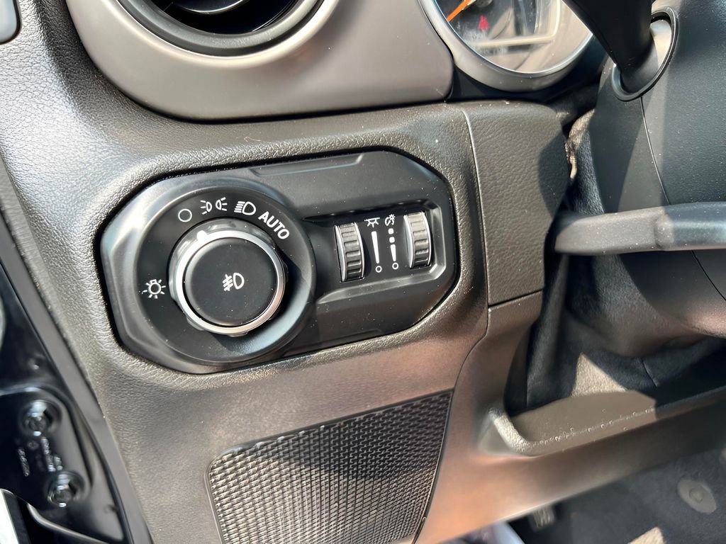 Used 2020 Jeep Wrangler Unlimited Willys image 27