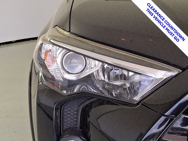 Used 2014 Toyota 4Runner SR5 AWD/4WD image 10